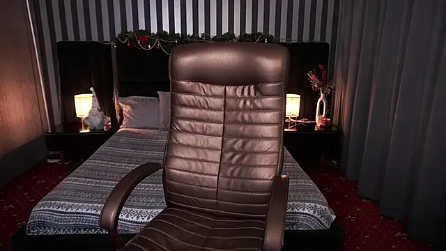 Daisy Delight online show from 12.25.24
