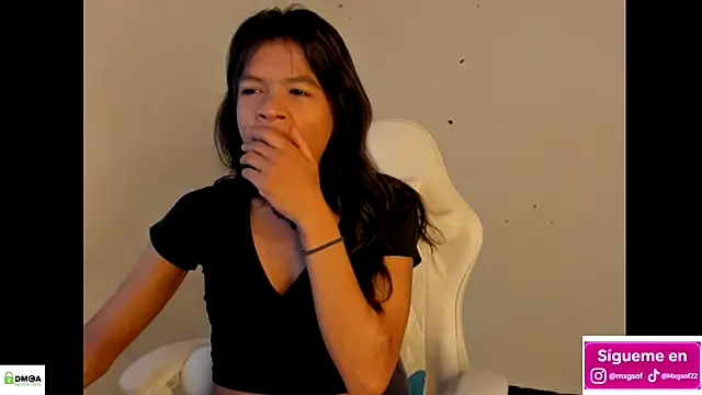 meganthompsonn22 online show from 11.17.25