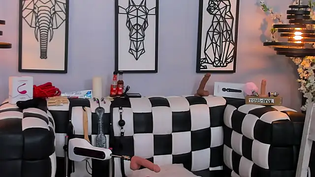 SARAFOXX  online show from 12.19.24