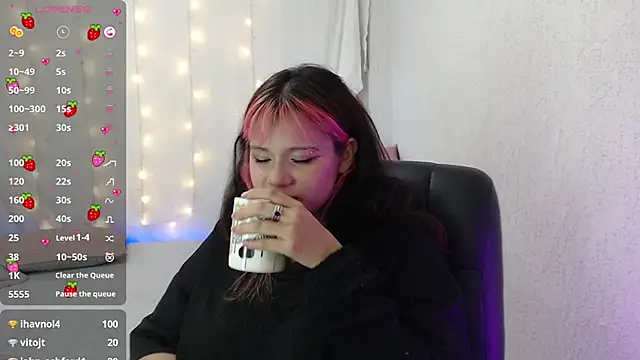 mixie cute online show from 12.20.24