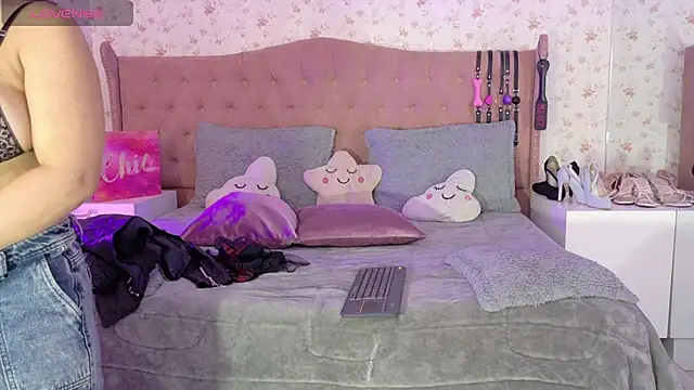 AvrillThomas online show from 01.24.25