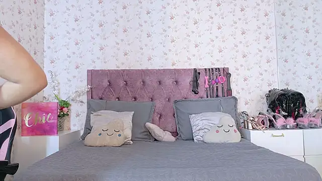 AvrillThomas online show from 10.16.25