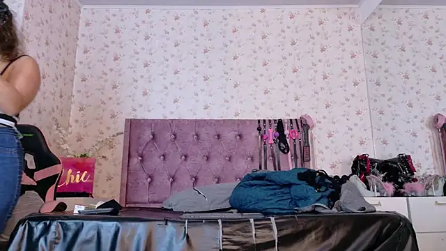 AvrillThomas online show from 11.17.25