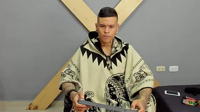 Snapshot of jamesinked_ chatting on 12.19.24 jamesinked online show from 12.19.24