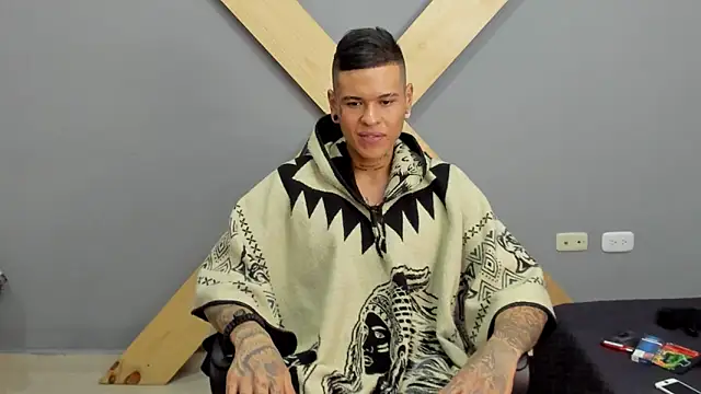 Snapshot of jamesinked_ chatting on 12.19.24 jamesinked online show from 12.19.24