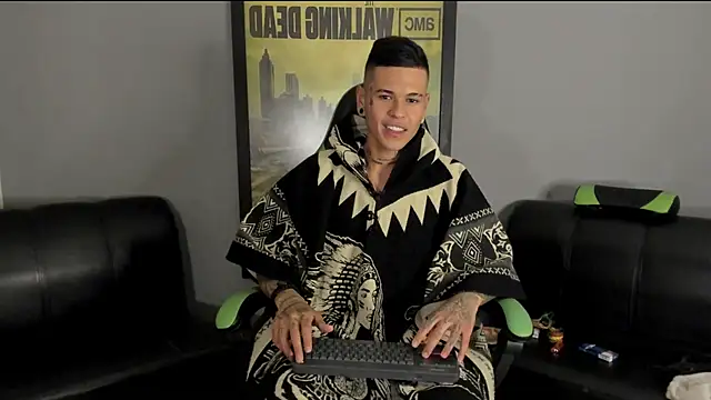 Snapshot of jamesinked_ chatting on 12.20.24 jamesinked online show from 12.20.24