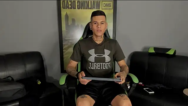 Snapshot of jamesinked_ chatting on 12.21.24 jamesinked online show from 12.21.24