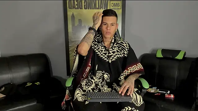 Snapshot of jamesinked_ chatting on 12.23.24 jamesinked online show from 12.23.24