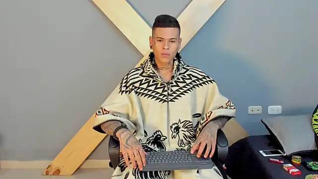 Snapshot of jamesinked_ chatting on 12.23.24 jamesinked online show from 12.23.24