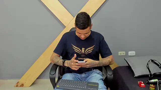 Snapshot of jamesinked_ chatting on 12.24.24 jamesinked online show from 12.24.24