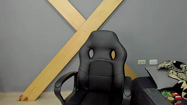 Snapshot of jamesinked_ chatting on 12.26.24 jamesinked online show from 12.26.24