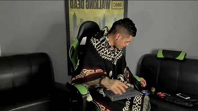 Snapshot of jamesinked_ chatting on 01.03.25 jamesinked online show from 01.03.25