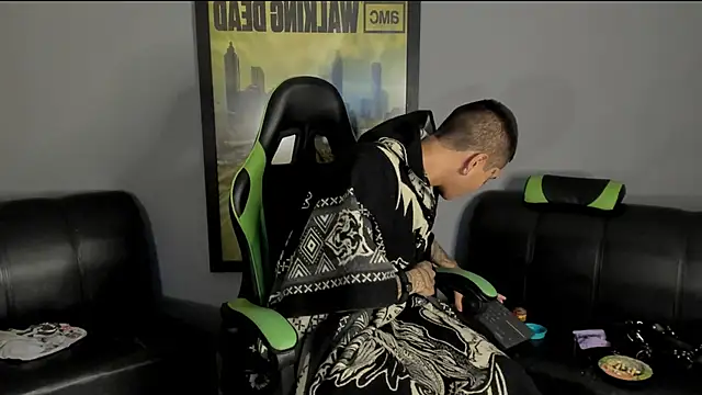 Snapshot of jamesinked_ chatting on 01.04.25 jamesinked online show from 01.04.25