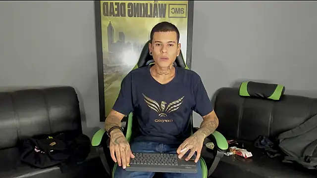 Snapshot of jamesinked_ chatting on 01.12.25 jamesinked online show from 01.12.25