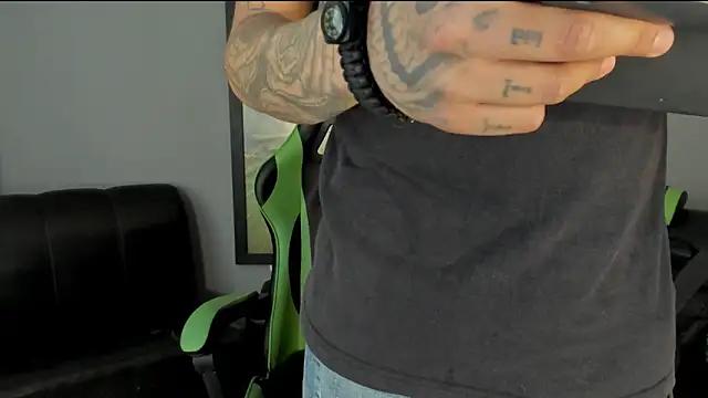 Snapshot of jamesinked_ chatting on 01.16.25 jamesinked online show from 01.16.25