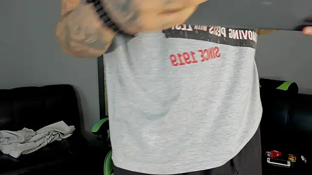 Snapshot of jamesinked_ chatting on 01.27.25 jamesinked online show from 01.27.25