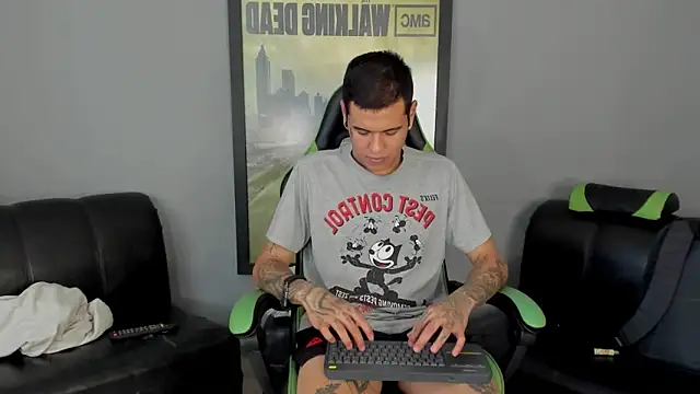 Snapshot of jamesinked_ chatting on 01.28.25 jamesinked online show from 01.28.25