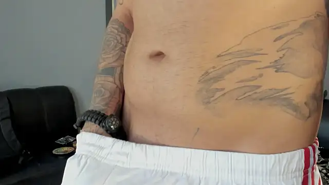 Snapshot of jamesinked_ chatting on 02.05.25 jamesinked online show from 02.05.25