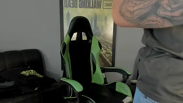 Snapshot of jamesinked_ chatting on 02.10.25 jamesinked online show from 02.10.25