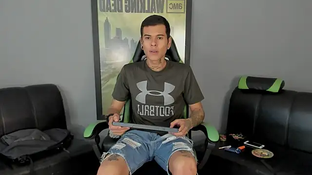 Snapshot of jamesinked_ chatting on 02.11.25 jamesinked online show from 02.11.25