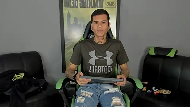 Snapshot of jamesinked_ chatting on 02.11.25 jamesinked online show from 02.11.25