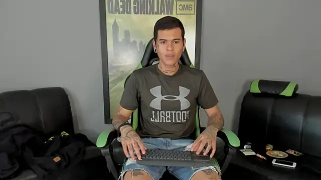 Snapshot of jamesinked_ chatting on 02.12.25 jamesinked online show from 02.12.25