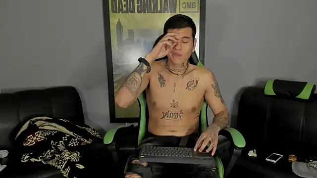 Snapshot of jamesinked_ chatting on 02.16.25 jamesinked online show from 02.16.25