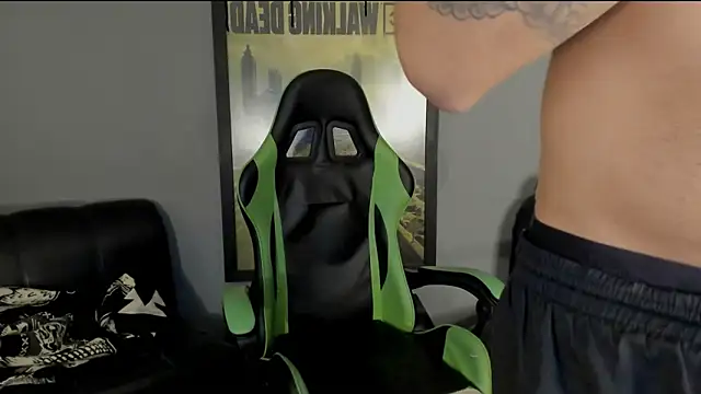 Snapshot of jamesinked_ chatting on 02.28.25 jamesinked online show from 02.28.25