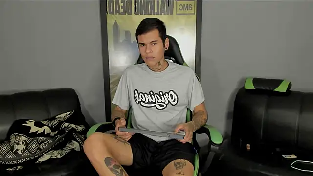 Snapshot of jamesinked_ chatting on 02.28.25 jamesinked online show from 02.28.25