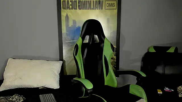 Snapshot of jamesinked_ chatting on 03.17.25 jamesinked online show from 03.17.25