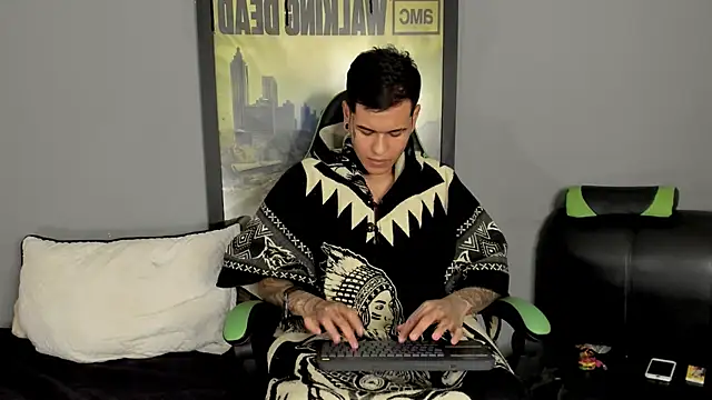 Snapshot of jamesinked_ chatting on 03.19.25 jamesinked online show from 03.19.25