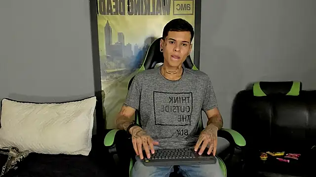 Snapshot of jamesinked_ chatting on 03.23.25 jamesinked online show from 03.23.25