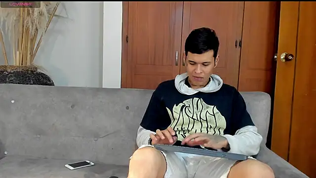 Snapshot of jamesinked_ chatting on 10.28.25 jamesinked online show from 10.28.25