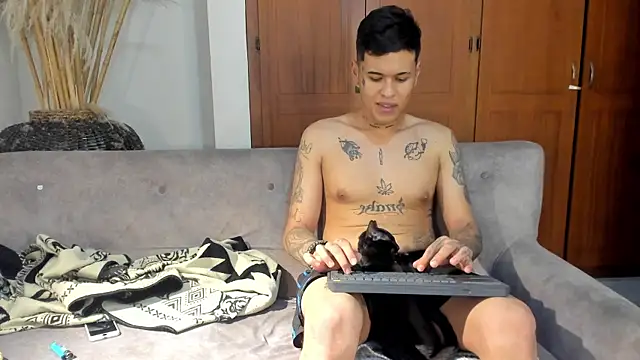 Snapshot of jamesinked_ chatting on 11.07.25 jamesinked online show from 11.07.25