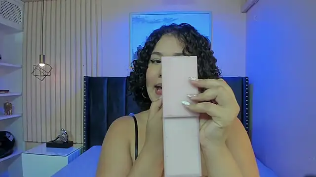 Snapshot of viiolett_lee chatting on 10.17.25 viiolett lee online show from 10.17.25