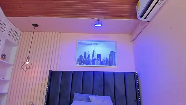 Snapshot of viiolett_lee chatting on 10.26.25 viiolett lee online show from 10.26.25