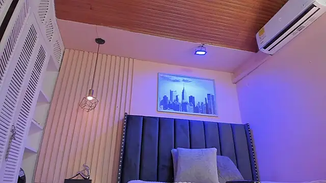 Snapshot of viiolett_lee chatting on 11.04.25 viiolett lee online show from 11.04.25