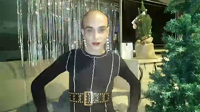 Snapshot of Lepetitmarcel chatting on 12.31.24 Lepetitmarcel online show from 12.31.24