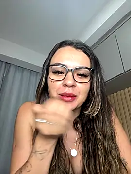 Snapshot of carol_amorim chatting on 10.03.25 carol amorim online show from 10.03.25