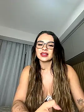 Snapshot of carol_amorim chatting on 11.16.25 carol amorim online show from 11.16.25
