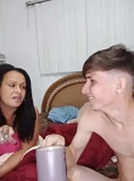 Snapshot of Milfvalesk chatting on 10.22.25 Milfvalesk online show from 10.22.25