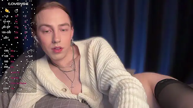 Snapshot of Avril_Pearly_ chatting on 01.13.25 Avril Pearly online show from 01.13.25