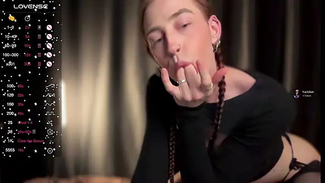 Snapshot of Avril_Pearly_ chatting on 01.18.25 Avril Pearly online show from 01.18.25