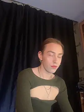 Snapshot of Avril_Pearly_ chatting on 02.05.25 Avril Pearly online show from 02.05.25