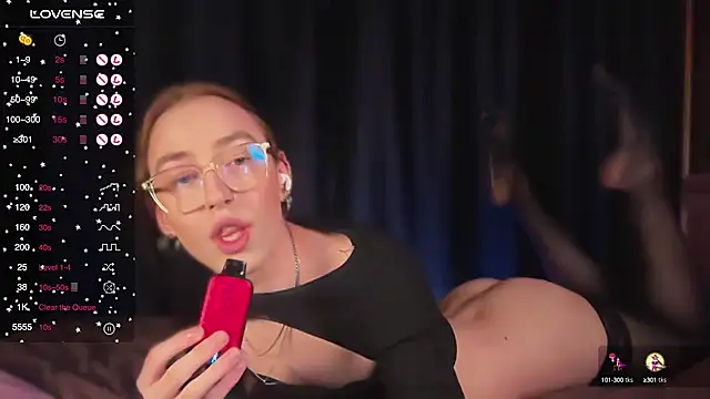 Snapshot of Avril_Pearly_ chatting on 02.07.25 Avril Pearly online show from 02.07.25