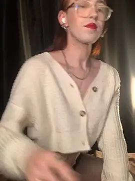 Snapshot of Avril_Pearly_ chatting on 02.18.25 Avril Pearly online show from 02.18.25