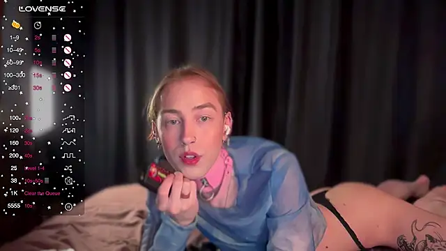 Snapshot of Avril_Pearly_ chatting on 10.07.25 Avril Pearly online show from 10.07.25