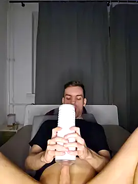 Snapshot of nickdtr chatting on 12.04.24 nickdtr online show from 12.04.24