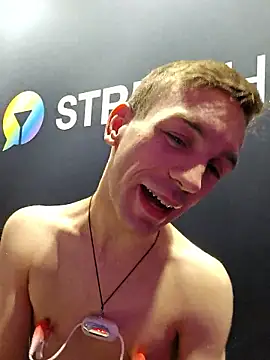 Snapshot of nickdtr chatting on 09.26.25 nickdtr online show from 09.26.25