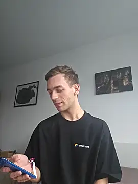 Snapshot of nickdtr chatting on 10.01.25 nickdtr online show from 10.01.25